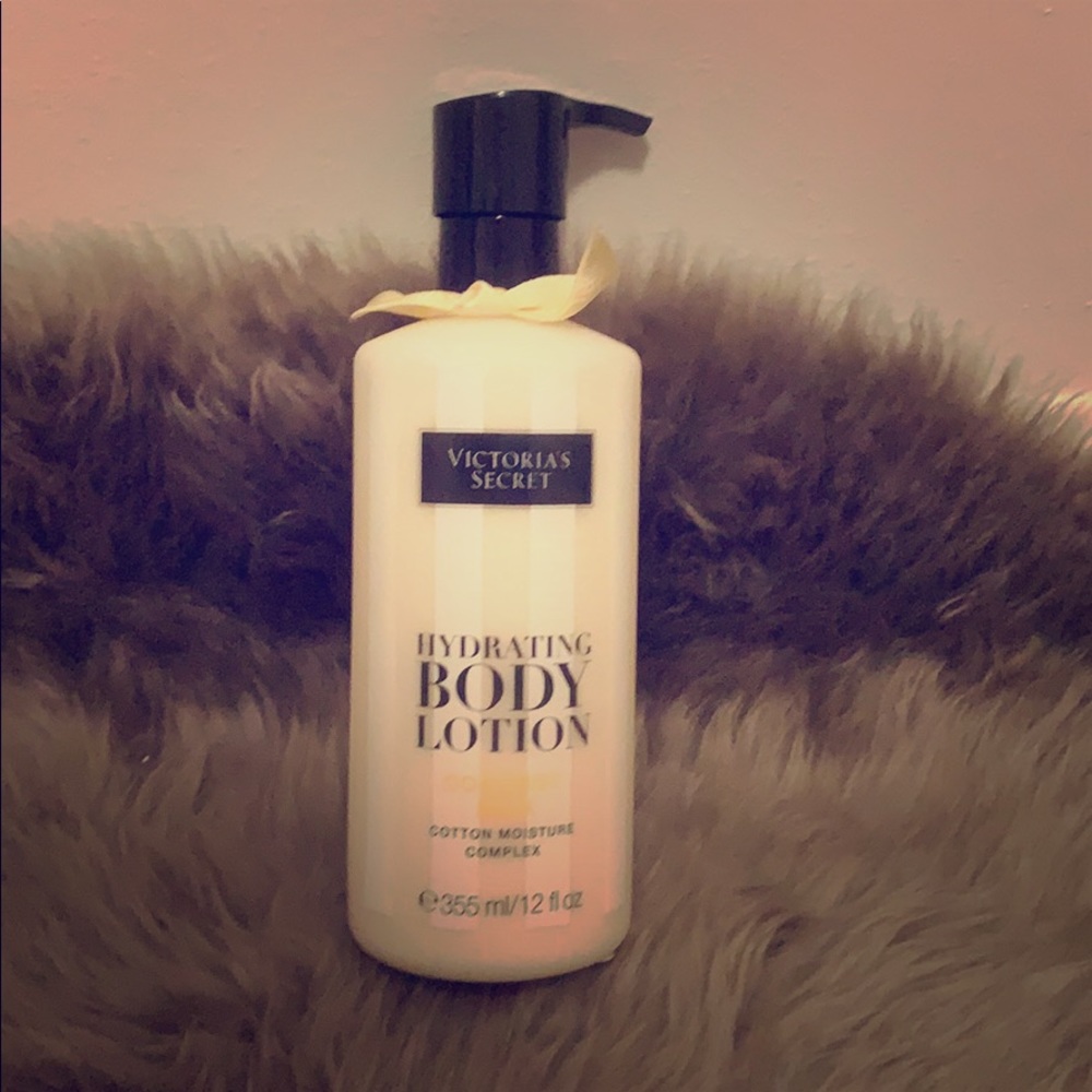 Victoria’s Secret Hydrating Body Lotion Coconut